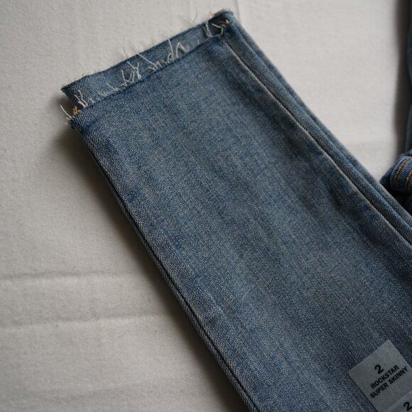 Women's Mid Rise Skinny Jeans, Light Wash, Size 2 - Picture 4 of 11